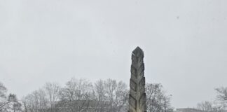 Schattenseiten Schnee an der Stadthalle, Bild: Alexander Heinz