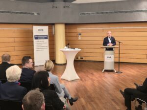 Olaf Tünkers moderierte den Abend, Bild: Alexander Heinz