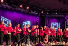 Stadtjubiläum: TuS Lintorf tanzt beim Ratinger Abend die Bühne der „ZeltZeit“