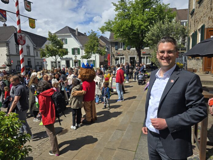 20260520_142003 Bürgermeister Patrick Anders hat immer ein offenes Ohr für Kinder, Bild: Alexander Heinz