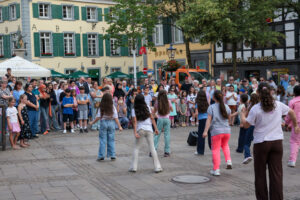 Tanzaufführung der Erich Kästner Grundschule auf dem Marktplatz, Bild: Alexander Heinz