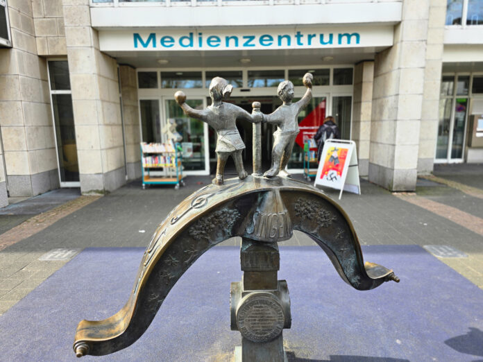 26_RAT_Medienzentrum-102312 Eingang des Medienzentrums Ratingen, Bild: Alexander Heinz