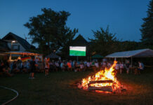 Siedlerfest in Ratingen-Ost: Johannisfeuer trifft Public Viewing Johannisfeuer beim Siedlerfest mit Public Viewing, Bild: Alexander Heinz