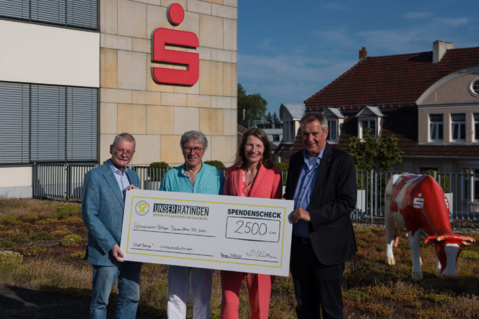 27_RAT_Charity-57710 Michael Lumer, Fred Pradella, Beate Händeler und Dirk Wittmer bei der Scheckübergabe in Hilden, Bild: Alexander Heinz