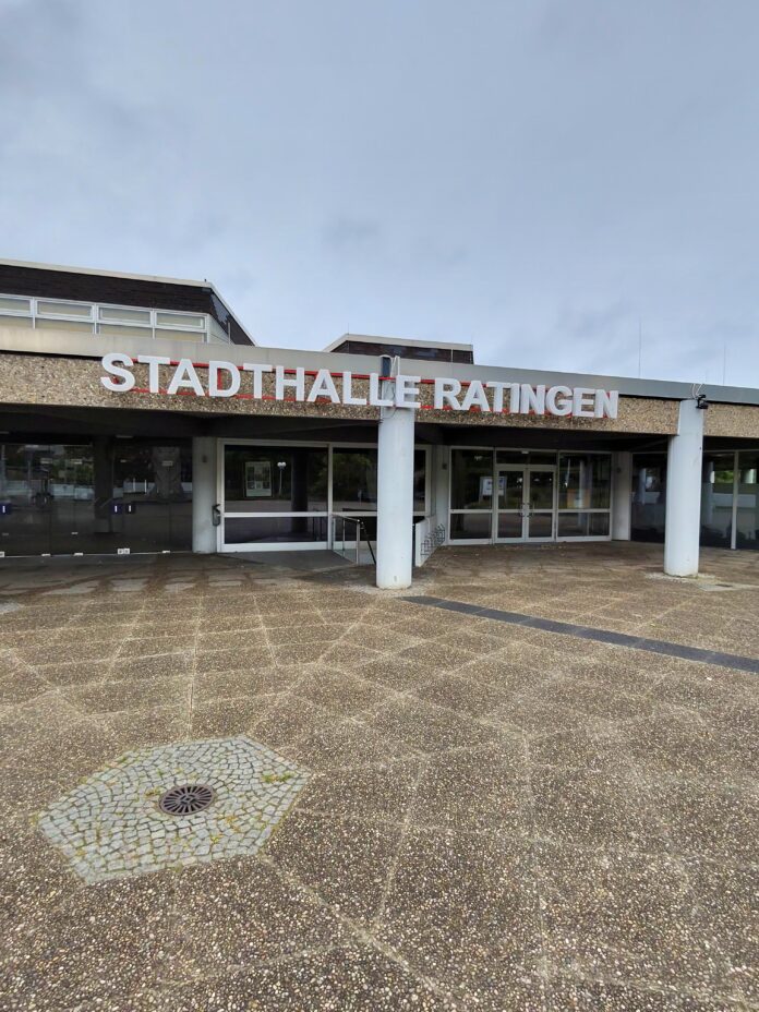 Stadhalleneingang Eingang der Ratinger Stadthalle, Bild: Alexander Heinz