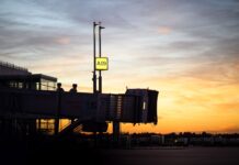Reiselust am Sonntag: Aktionen ums Reisen am Düsseldorfer Airport Wohin führt die nächste Reise? Inspirationen gibt es im Reisemarkt am Flughafen Düsseldorf. Foto: Flughafen Düsseldorf / Frederic Scheidemann