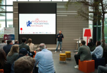 Zehn Teams, ein Ziel: Wer gewinnt den Innovationsförderpreis 2026? Louis Steininger bei der Vorstellung der zehn finalen Teams. Foto: Living Room Ratingen