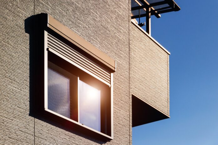 Japan Windows, Home window house in the city building with safety glass Deutschland kämpft derzeit mit einer enormen Hitzewelle. Foto: Verbraucherzentrale NRW