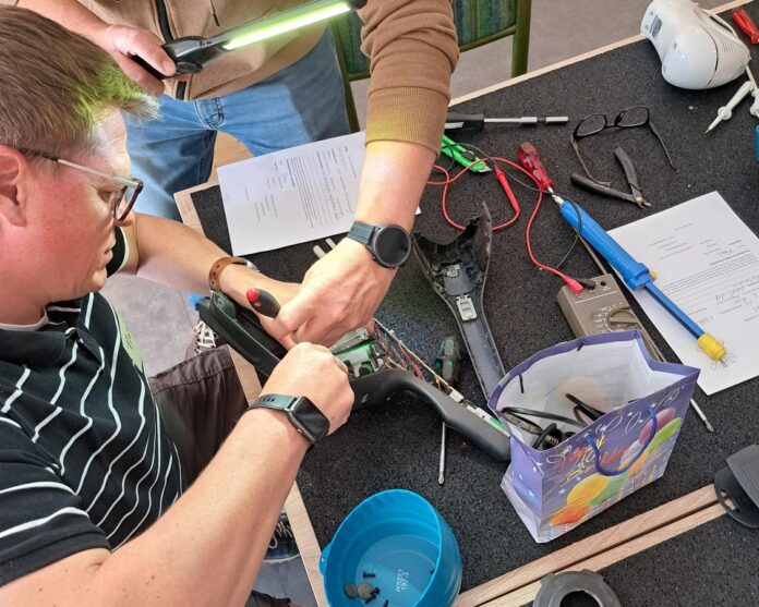 repcafe Im Reparaturcafé wird getüftelt, gewerkelt und repariert. Foto: FORUM.Lotsenpunkt