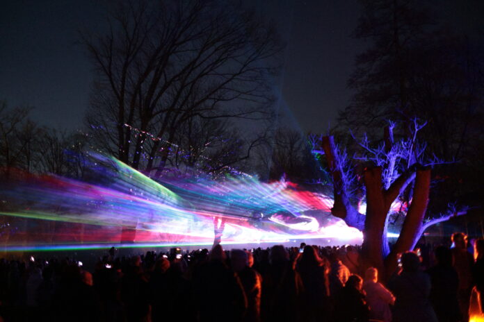 AHR55400 Besonders hervorgehoben wurde die ausgesprochen gute Resonanz auf die Veranstaltungen im Jubiläumsjahr durch das Kulturamt, hier Parkleuchten im Poensgenpark, Bild: Alexander Heinz