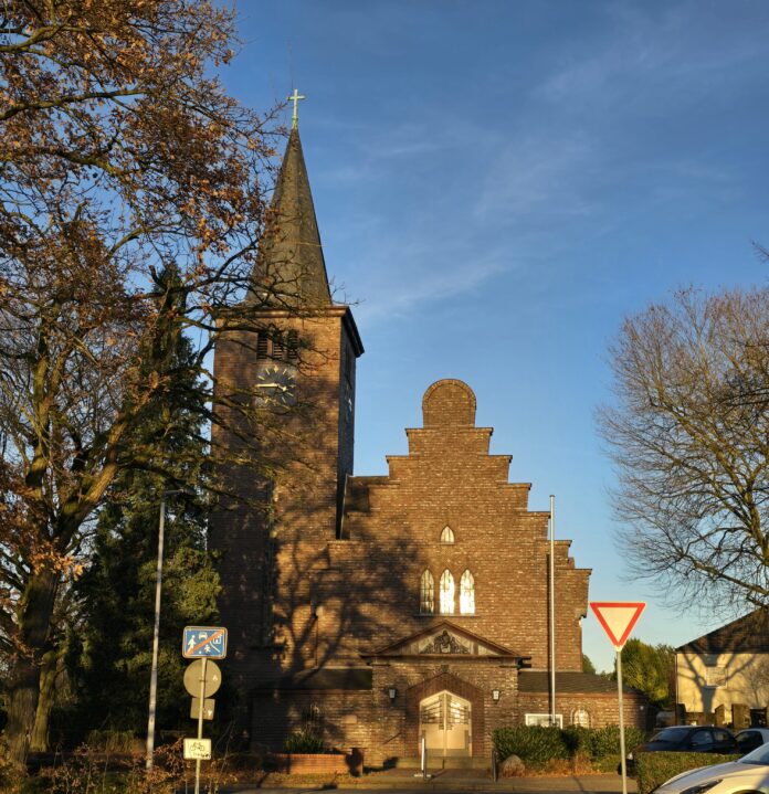 Ev Kirche Hösel Adolf Clarenbach Kirche der ev. Kirchengemeinde Hösel, Bild: Alexander Heinz