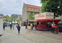 Feierabendmarkt und Ratingen Rollt Feierabendmarkt rund um den Marktplatz, immer eine gute Gelegenheit die Woche ausklingen zu lassen, Bild: Alexander Heinz