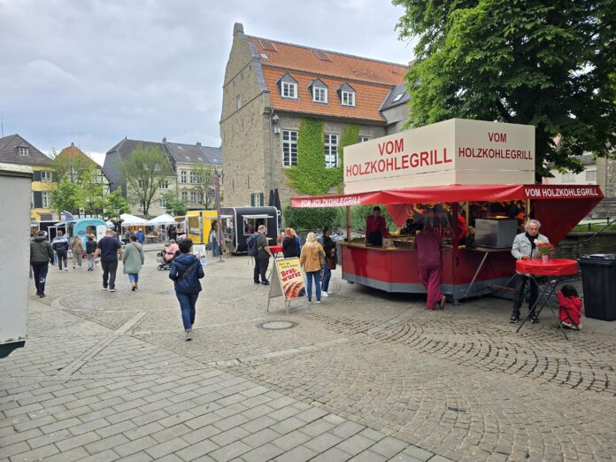 FA Markt Feierabendmarkt rund um den Marktplatz, immer eine gute Gelegenheit die Woche ausklingen zu lassen, Bild: Alexander Heinz
