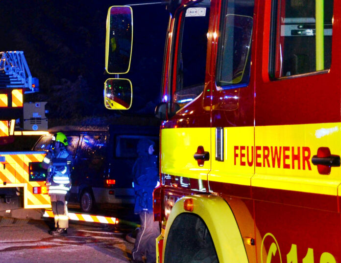 Symbolbild: Feuerwehreinsatz In Ratingen haben am vergangenen Montagmorgen mehrere Wohncontainer gebrannt. Foto: Polizei Kreis Mettmann