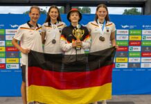 Drei Ratinger Schwimm-Talente glänzen im deutschen Nationaltrikot Bild von links nach rechts: Trainer Christian Kowalis, Charlotte Drenker, Titus Ditgen, Anna Forsbach Foto: Privat