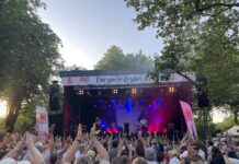 Gelungene Premiere für das Ratinger Festmahl Die Kölner Band "Kasalla" verbreitete zum Abend hin gute Stimmung. Foto: Iljana Strenger