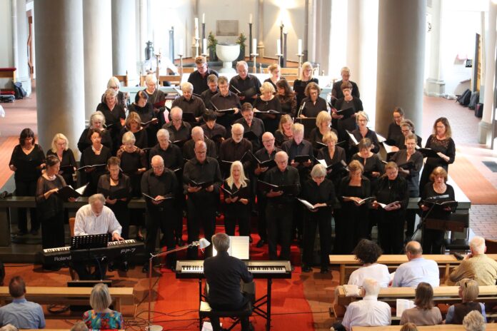 Konzertchor Ratingen mit CdL Jazz-Messen Rat.-Hösel 5.7.26 7-1 Der Ratinger Konzertchor, Bild: Jürgen Paust-Nondorf