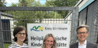 Rotary Club spendet 10.000 Euro für Snoezelen-Projekt Heilpädagogischer Kindergarten Ratingen-West erhält neuen Sinnesraum Susanne Witschel, Förderverein, und Lisa Balzer, Leitung, freuen sich über 10.000 Euro, übergeben von Rotary Past President Jan Link, Bild: Rotary
