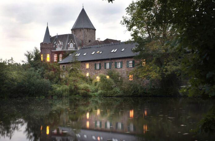 RP-POA,WZ-POA Schloss Linnep in Breitscheid blickt auf eine vermutlich mehr als 1000-jährige Geschichte zurück. Foto: Stadt Ratingen