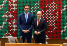 Vom Kreistag ins Landesparlament: Alexander Steffen wird Landtagsabgeordneter Alexander Steffen und André Kuper, Präsident des Landtags, Bild: Landtag NRW
