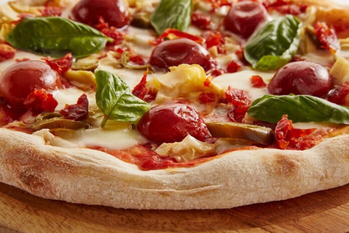 pizza-3000273_1280 Auf den Impuls einer ehemaligen Schülerin hin wurde eine ehemalige Tradition zwischen dem Cüpers-Berufskolleg und der Minoritenschule wiederbelebt. Foto: Symbolbild (pixaby)