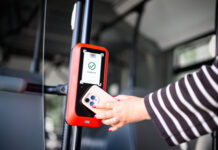 Rheinbahn rüstet Busse mit neuen CALO-Lesegeräten aus Das neue CALO-Lesegerät im Bus, Bild: Rheinbahn