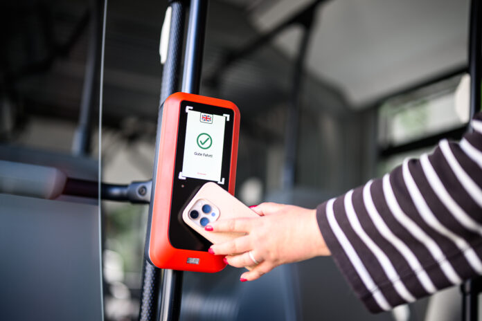 Das neue CALO-Lesegerät im Bus. Das neue CALO-Lesegerät im Bus, Bild: Rheinbahn
