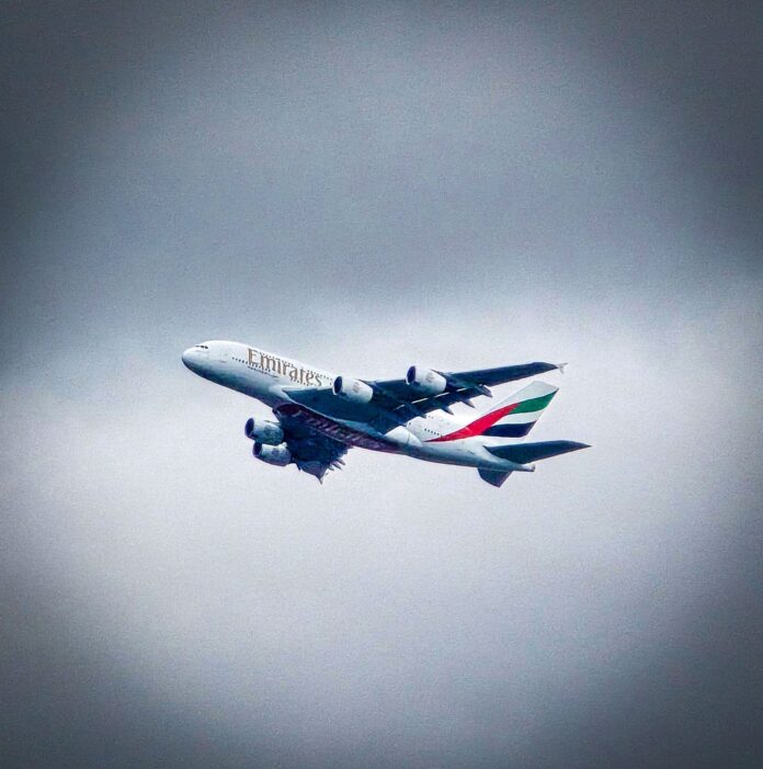 A 380 Anflug Airbus A 380 über Ratingen im Anflug auf den Düsseldorfer Flughafen, Bild: Alexander Heinz