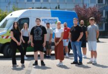 Stadtwerke Ratingen: Fünf neue Auszubildende starten ins Berufsleben Die neuen Auszubildenden der Stadtwerke Ratingen freuen sich gemeinsam mit ihren Ausbilder*innen auf den Start ins Berufsleben, Bild: Achim Blazy