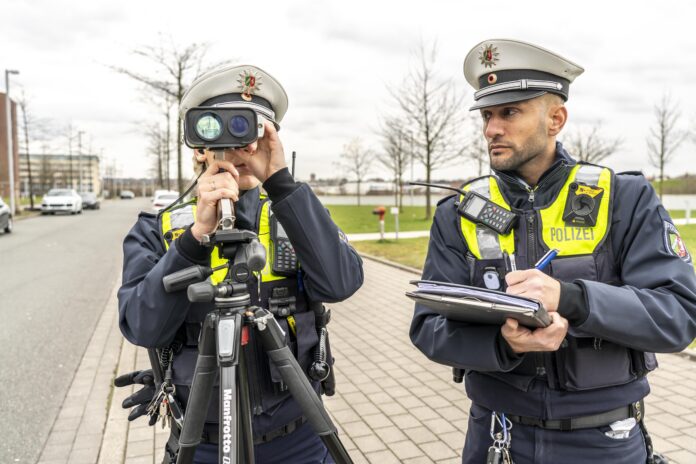 Symbolbild Geschwindigkeitskontrolle Ratingens Autofahrer und Autofahrerinnen sind schnell unterwegs. Foto: Presseportal Polizei Mettmann