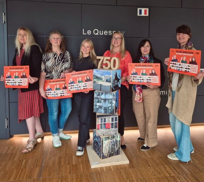 Gleichstellungsbeauftragte NE Die Ratinger Gleichstellungsbeauftragte Nadine Mauch (links) begrüßte Amtskolleginnen aus den anderen Kreisstädten im Rathaus an der Minoritenstraße. Foto: Stadt Ratingen