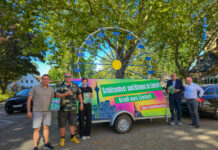 Von der Kinderolympiade bis zum Königsschießen: Das ist das Programm der Lintorfer Schützenkirmes Oliver Wilmering, Mike Bengel, Franziska Versen, Andreas Kellersmann und Martin Schaller rocken gemeinsam das Schützenfest in Lintorf, Bild: Alexander Heinz
