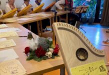 Musik verbindet Menschen Seit gut einem Jahr sorgt der „Zauberharfenkreis“ für zarte Klänge im Seniorentreff Mitte, Foto: Stadt Ratingen