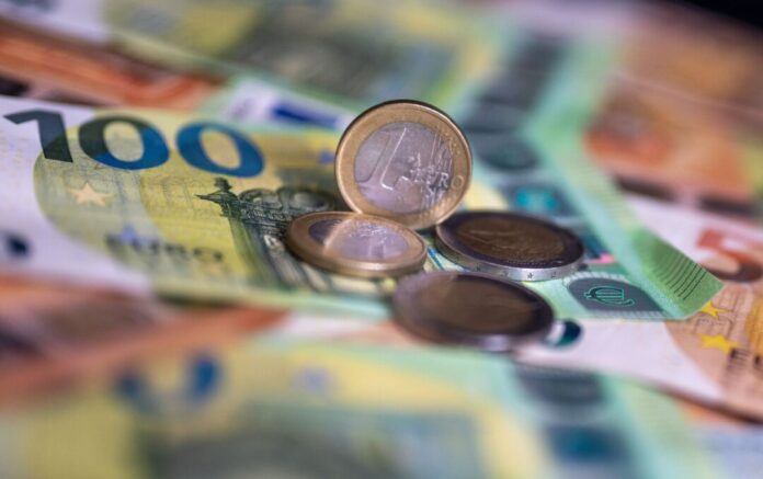 SPD fordert Erhebung und Erstattung: Was kosten Schulkinder? Der Bürgerhaushalt der Stadt Ratingen ist jetzt online abrufbar.(Symbolbild)