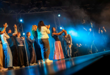Drei Tage, zehn Shows, ein Titel: NRW-Slam setzt Ratingen die Krone auf In Ratingens Stadthalle wurde NRWs diesjährige Potry-Slam-Meisterin gekürt. Foto: Anna-Lisa Konrad