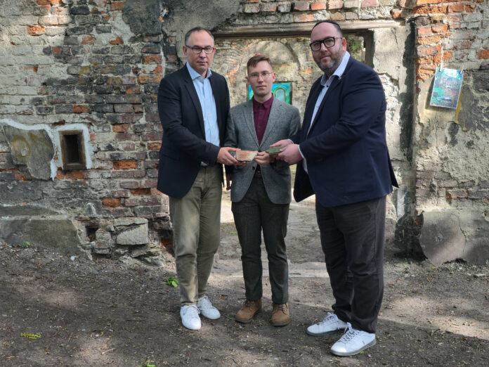 Friedhof3-155748 Gemeinsamer Besuch der Stiftung Haus Oberschlesien und des Jüdischen Kulturvereins Schalom anfang des Jahres in Polen, Bild: Alexander Heinz