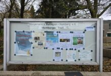 Kindertheater im Homberger Treff: Honk und Hanna bauen ein verrücktes Kartonhaus Infotafel des Homberger Treffs an der Herrnhuter Str. 4 in Homberg, Bild: Alexander Heinz