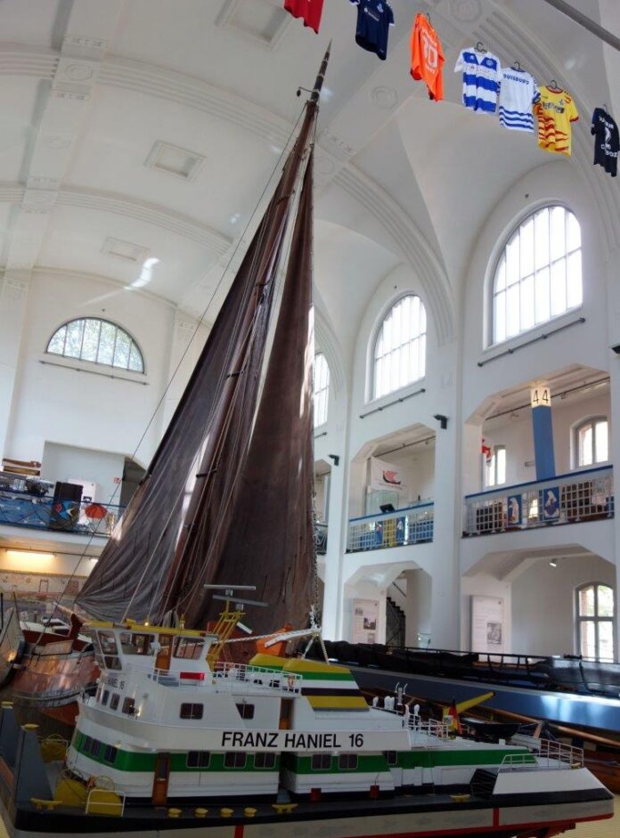 Ruhrort3 Blick in die Schwimmhalle die jetzt ein Museum ist, Bild: Michael Baaske