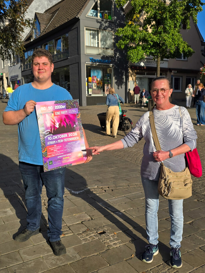Tiefenbroich1-1 Maurice Nühs und Heike Waerder, zwei große Fans von DJ Fresh Hamdi Taspinar, machen Werbung für den Event in der Innenstadt, Bild: Alexander Heinz