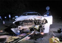 Ratinger Motorradfahrer (35) nach Kollision mit Auto schwerverletzt Sowohl der beteiligte PKW als auch das Motorrad wurden bei dem Zusammenstoß schwer beschädigt. Foto: Polizei