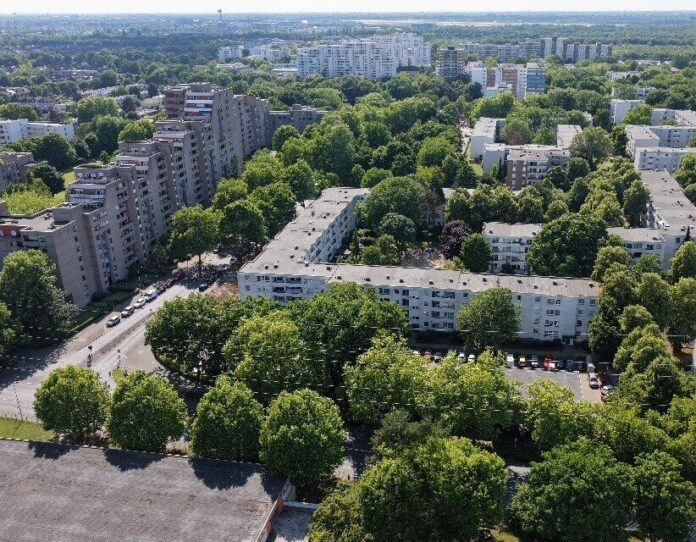 2025-06-27-17-39-22-139 Blick auf Ratingen West , Luftbild: Nestocom