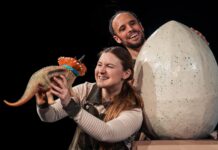 „Ach du dickes Ei!“: Kindertheater im LUX Jugendzentrum Ratingen Im Mittelpunkt des Theaters steht ein mysteriöses Ei. Foto: Stadt Ratingen