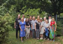 Wenn Theater Brücken schlägt: Theaternachmittag der Senioren Die beiden Theatergruppen „Ratinger Rampenlichter e.V.“ und „Spielraum 60 plus Gr8“ kamen zu einem gemeinsamen Theaternachmittag im Freizeithaus West zusammen. Foto: Stadt Ratingen
