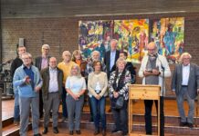 31 Kunstgeschichten zum Stadtjubiläum: Buch jetzt im Handel Engagierte bei der Präsentation des Buches,Bild: Manni Evers