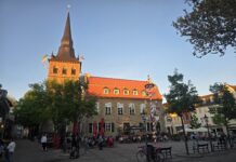 Wie der eigene Auftritt wirkt: Business-Frauen laden zur Beratung ein Blick auf das Bürgerhaus in Ratingen, Bild: Alexander Heinz