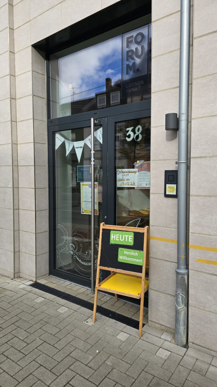 Forum Lotsenpunkt Der Eingang zum Forum Lotsenpunkt auf der Düsseldorferstr. 38 in Ratingen, Bild: Alexander Heinz