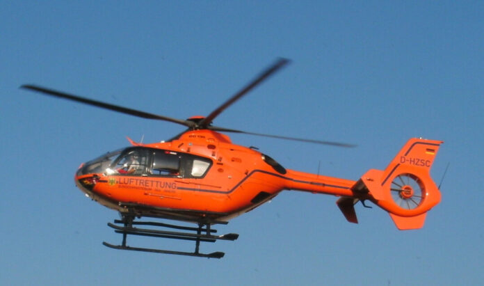 RTH03 Der verunfallte Motorradfahrer aus Velbert musste per Helikopter in ein Krankenhaus geflogen werden. Foto: Polizei