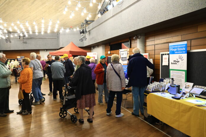 Seniorentag_0148 Bereits Mittags war die Stadhalle gut besucht, Bild: Helmut Fuhr