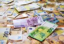 11,5 Millionen Euro mehr: Kreisumlage 2027 belastet Ratinger Stadtfinanzen Viele Geldscheine liegen auf einem Tisch. Foto: pixabay