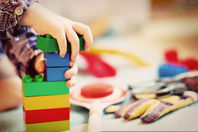 feeloona-christmas-background-1864718_1920 Der Ratinger Kindergarten an der Breslauer Straße veranstaltet einen Tag der offenen Tür. Foto: pixabay (Symbolbild)